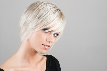 Short asymmetrical haircuts for fine hair: Styling without problems